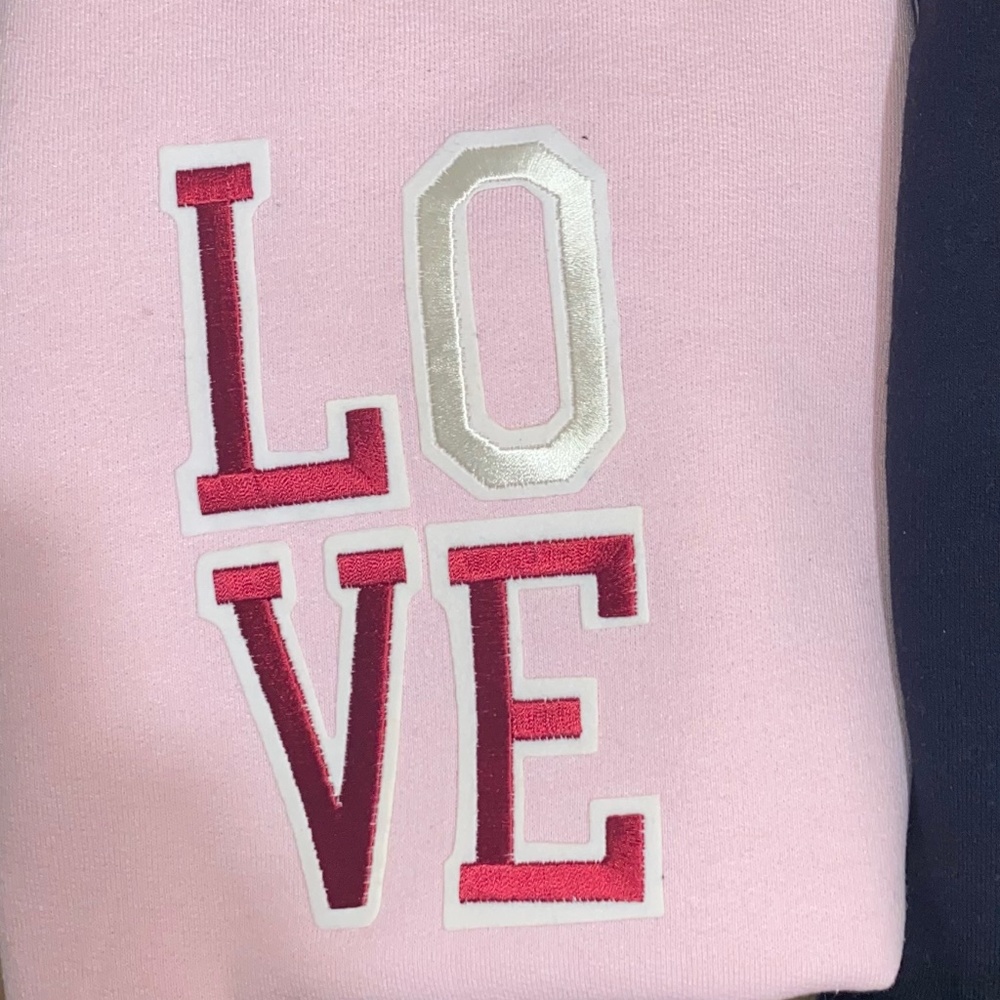 L O V E SWEATSHIRT